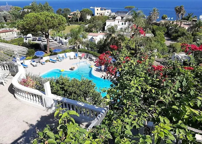 Parco Conte فندق كازاميتْشيولا تيرمي